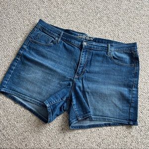 Old Navy 5in Inseam Jean Shorts Size 18 TALL
